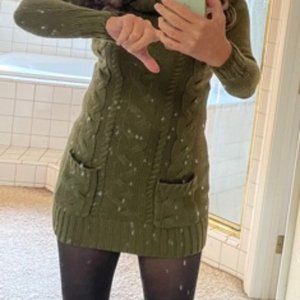 What to wear to Thanksgiving answered! Cozy, flattering sweater dress/tunic